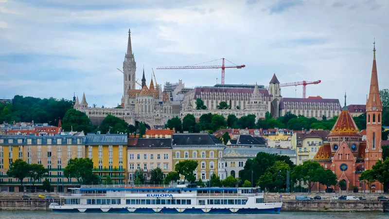 Matthiaskyrkan, Fiskarbastionen och husen på Budasidan