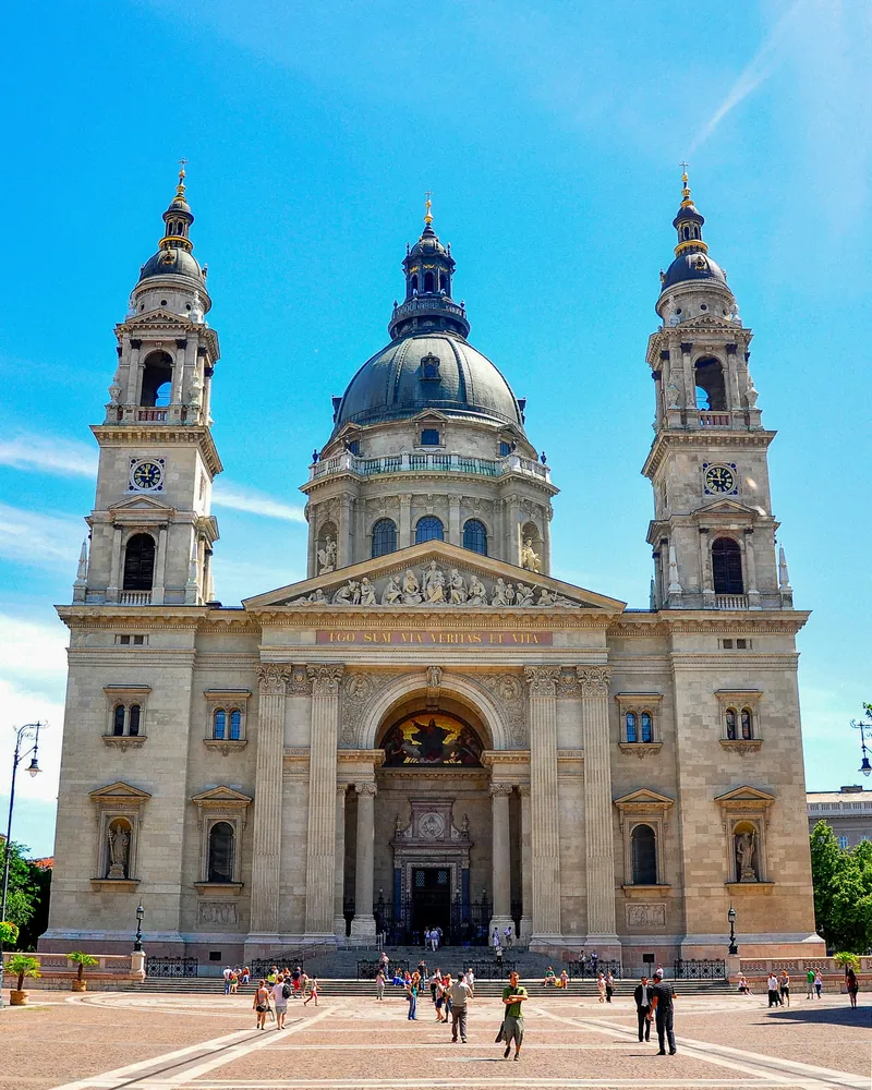 Sankt Stefansbasilikans fasad och kupol