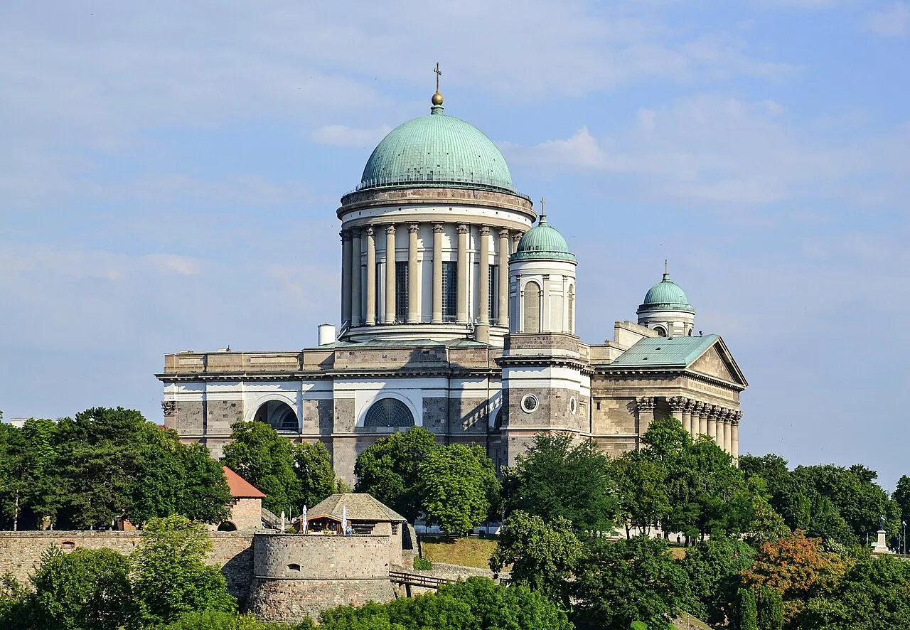 Esztergoms basilika med sin stora kupol.