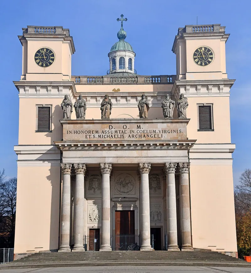 Katedralen vid Konstantinplatsen i Vác.