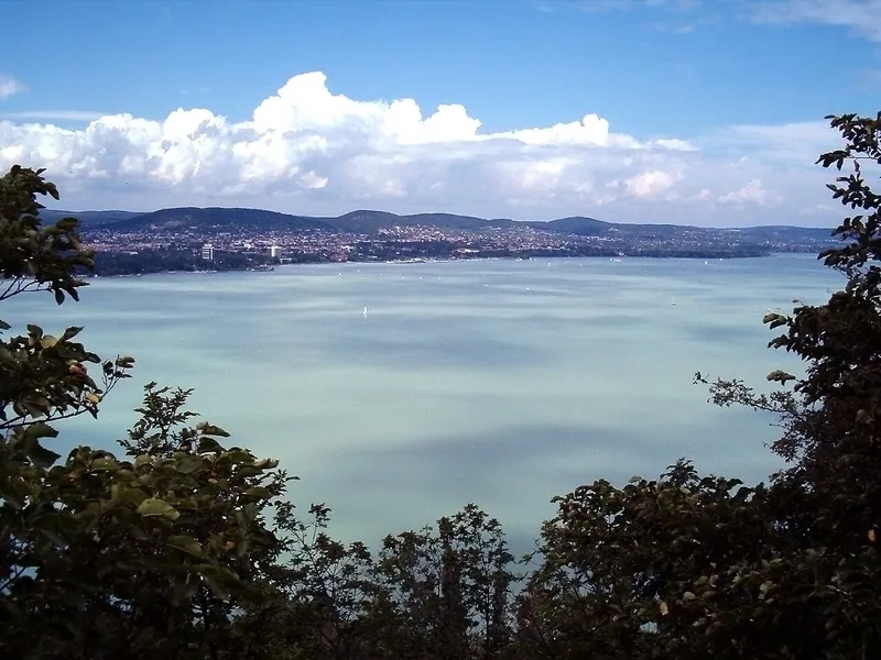Balatonsjön sedd från halvön Tihany.